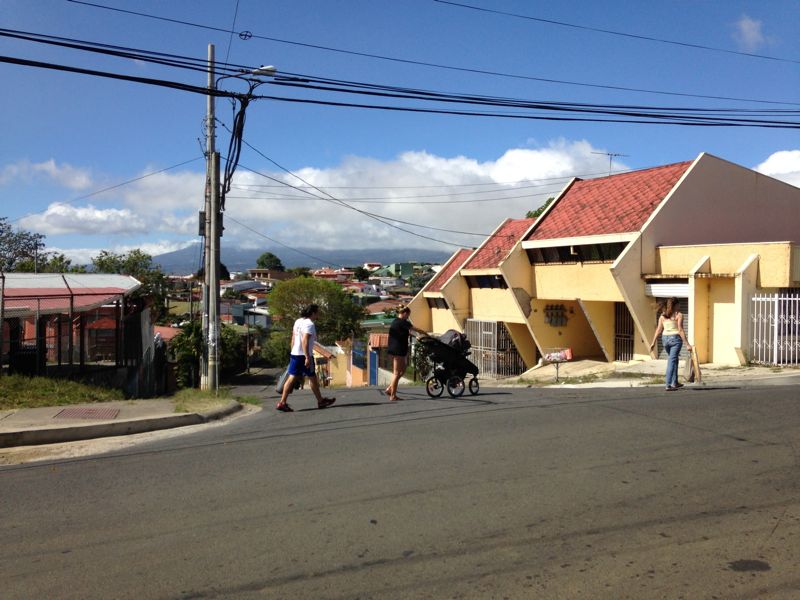 Sabanilla street scene